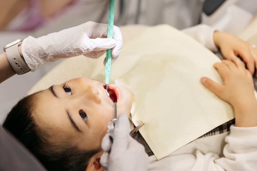 治療を受ける男の子